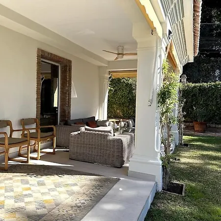 Privada Con Piscina En Villa Malaga